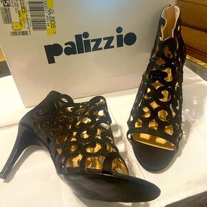 Palizzio black pump. Embellishment design.